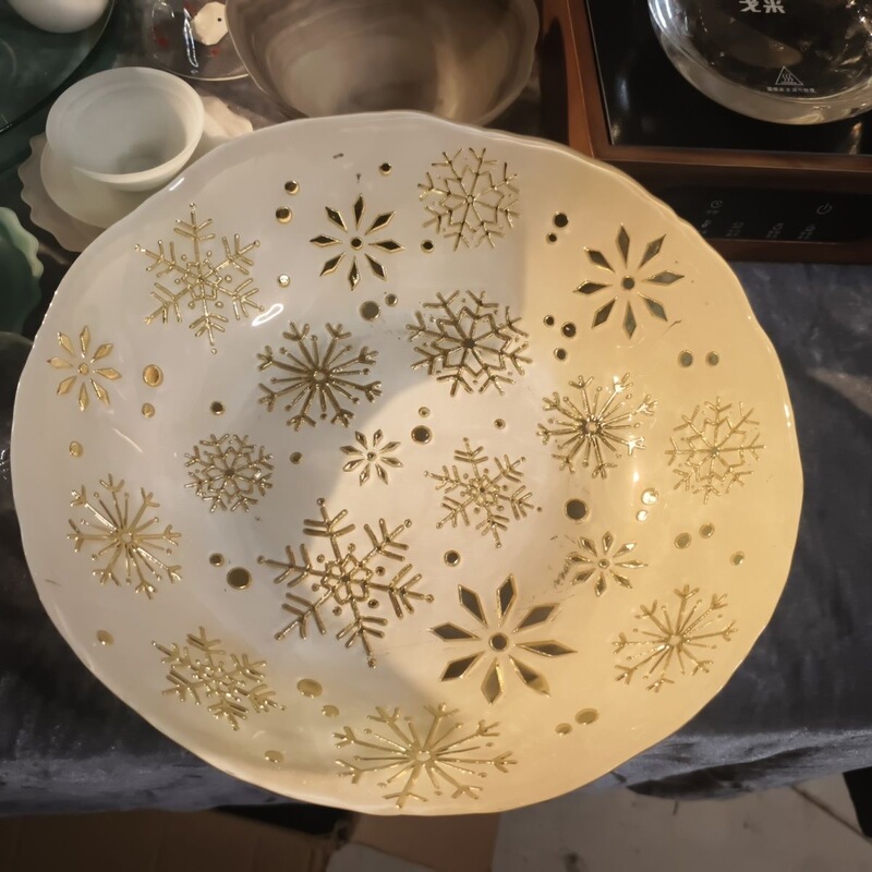 Cross-Border Christmas Snowflake Themed Autumn and Winter Limited Edition Golden Snowflake White Glass Deep Plate Large Fruit Plate