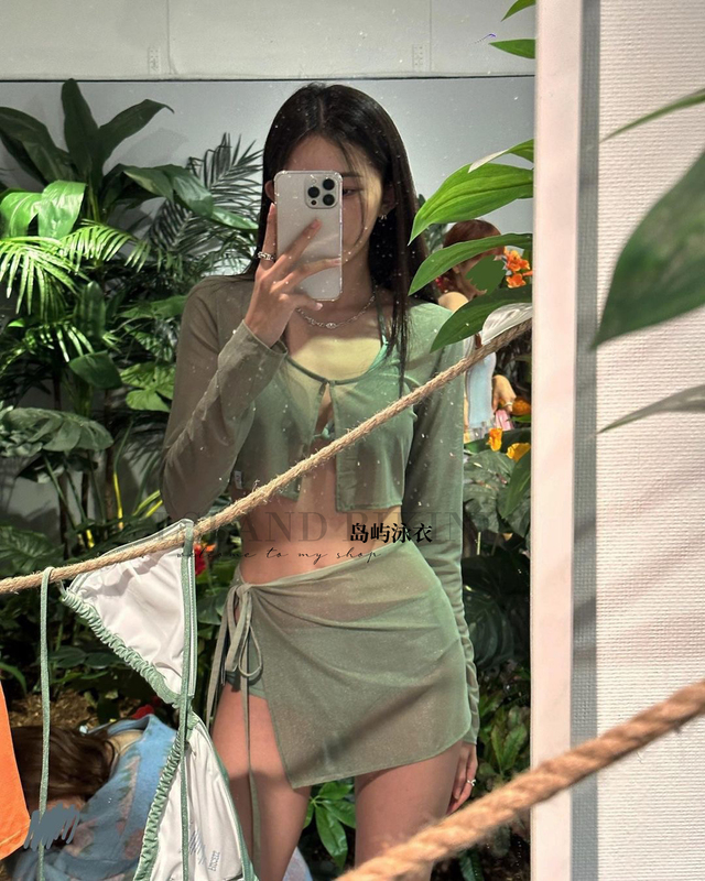 Women's Swimsuit 2026 Summer New Popular High-End Sophisticated Two-Piece Pure Desire Bikini Set That Covers the Belly, Four-Piece Set