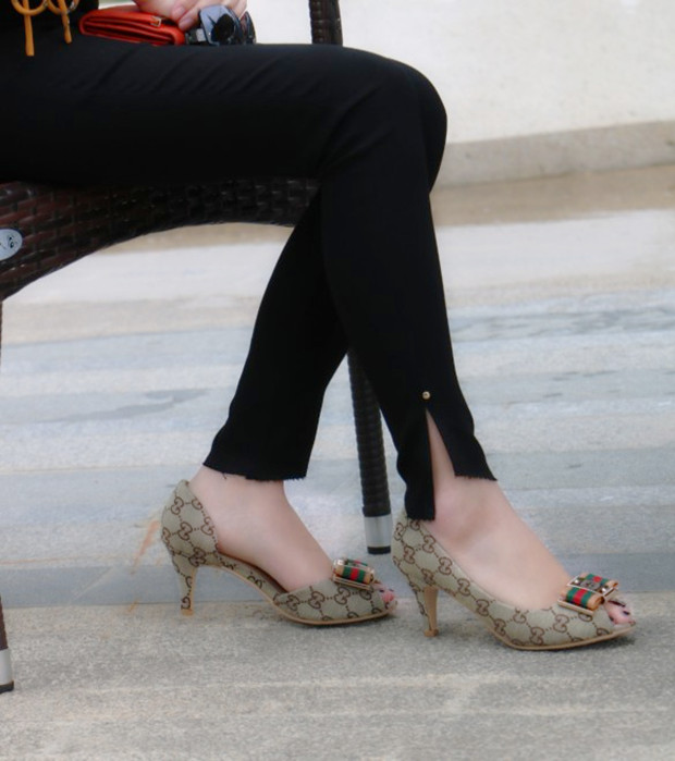 2018 mới sandal miệng cá dép nữ thoải mái hoang dã với châu Âu và Mỹ tốt với giày đế bằng rỗng nông cỡ lớn sandal nữ đi học