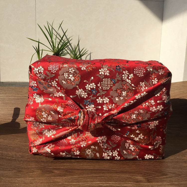 Chinese New Year's Chinese style gift box packed with cloth red brocade brocade with a festive wedding and return to the baggage of a baggage claim