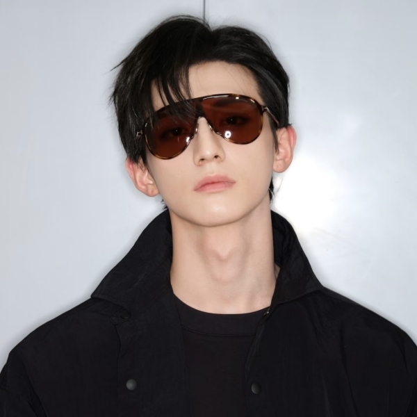 Tom Ford Unisex New Large Black Frame Aviator-Style Sunglasses for Driving and Sun Protection Ft1211