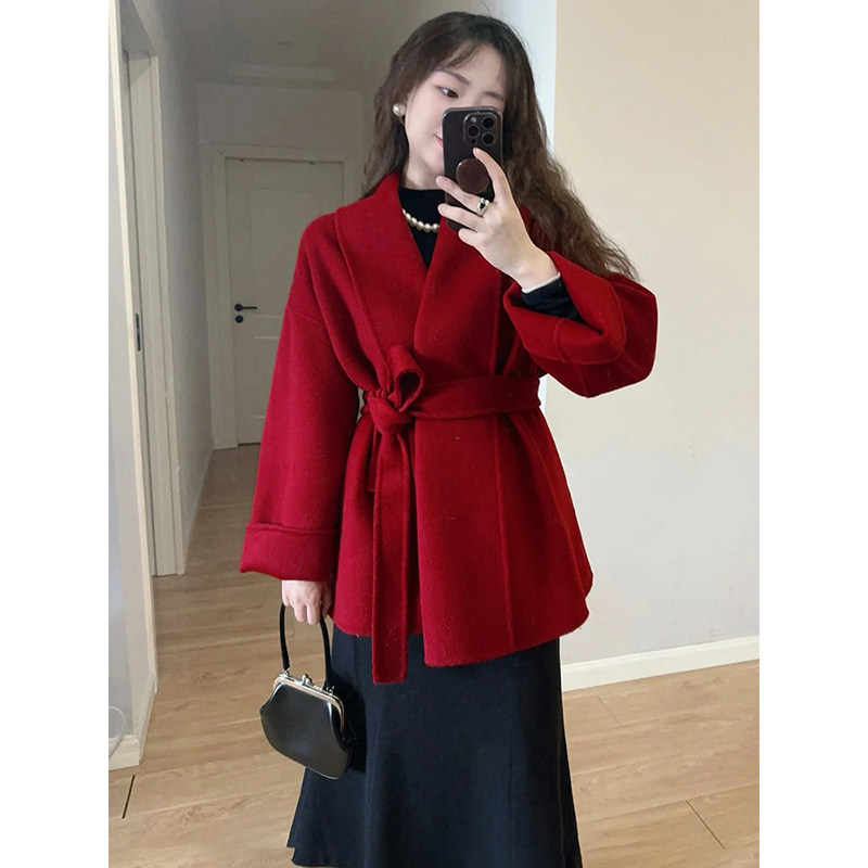 豆沙绿大衣时尚吗？——解读2025年秋冬流行趋势