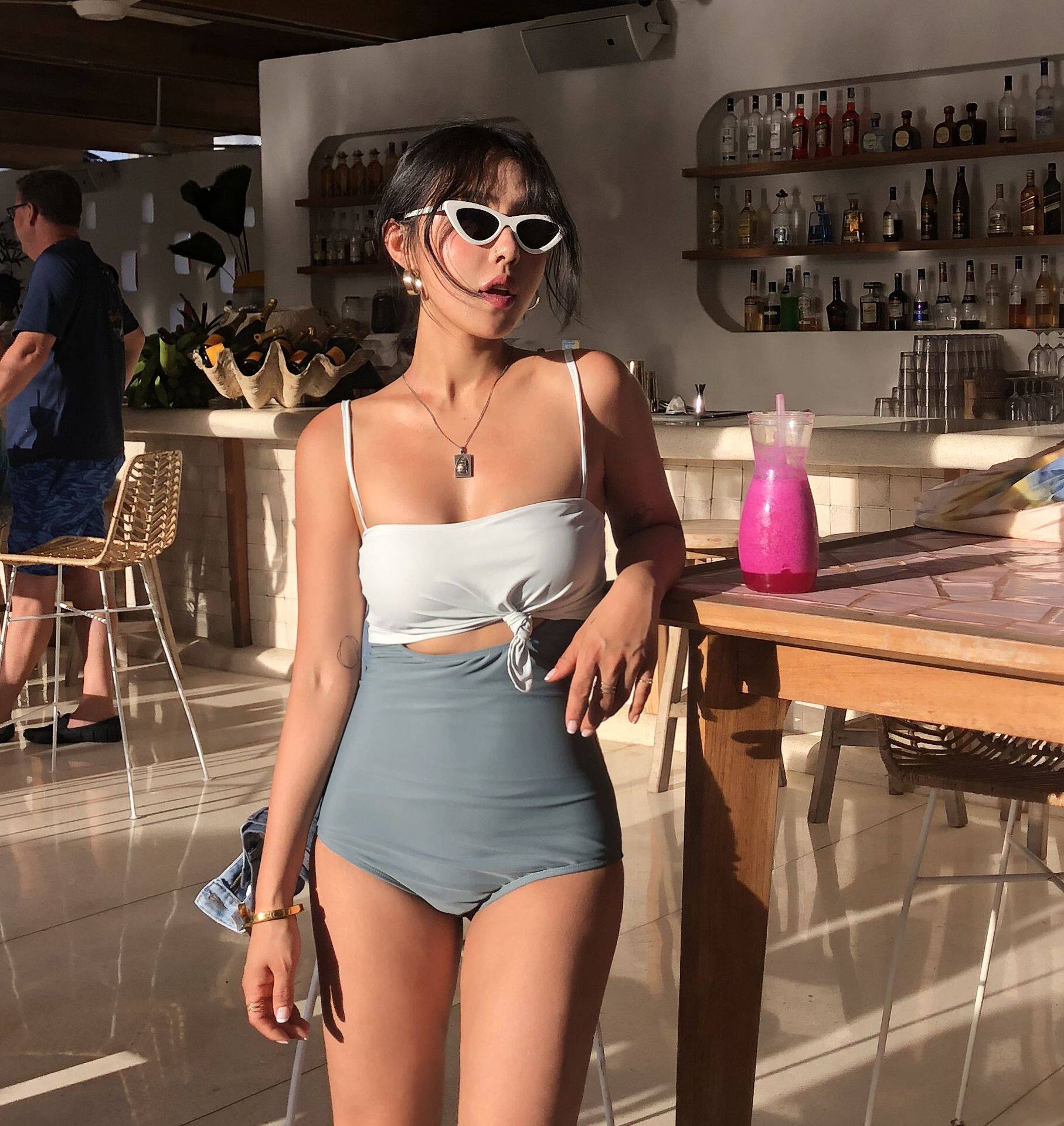 2021 new ins style color contrast one-piece swimsuit with chest pad to cover the flesh female slim high waist swimsuit bikini