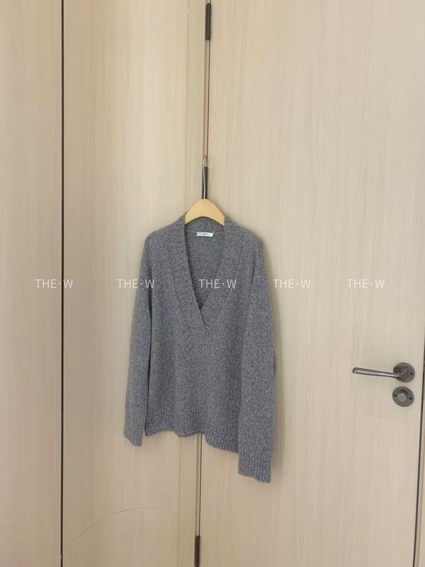 The·W/Autumn and Winter New Stylish Retro Casual Floral Yarn Chunky Knit Marble Pattern Deep V-Neck Sweater