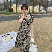 Large size womens clothing in the summer of 2021 new foreign style age-REDUCING FAT SISTER BAO WEN THIN belly cover-UP dress trend