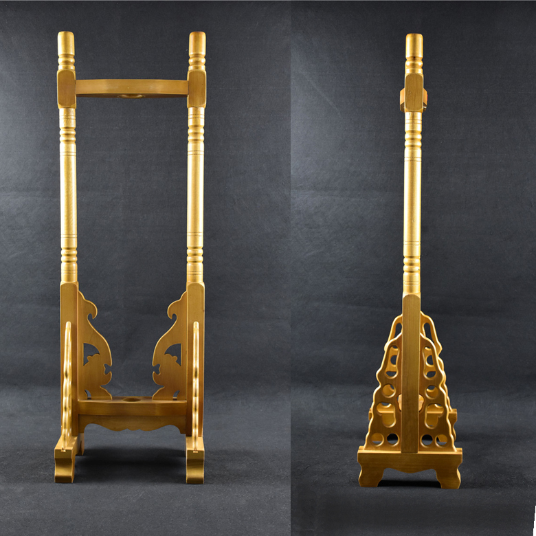 Solid wood vertical frame 18 weapons rack long gun rack Qinglong Yanyue knife rack Guan Gong big knife rack red tassel gun rack