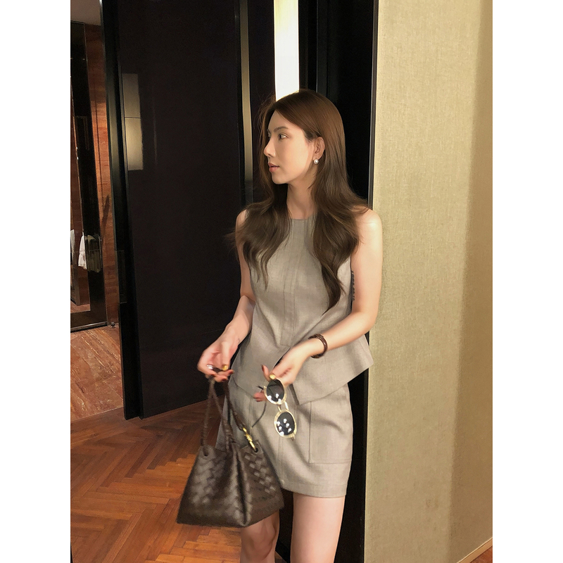 Slightly Sweet Sasa Mature Style Sleeveless Shirt for Women, New Summer Style, Elegant Minimalist Commuter Style Vest C8136 Slightly Sweet Sasa Mature Style Sleeveless Shirt for Women, New Summer Style, Elegant Minimalist Commuter Style Vest C8136