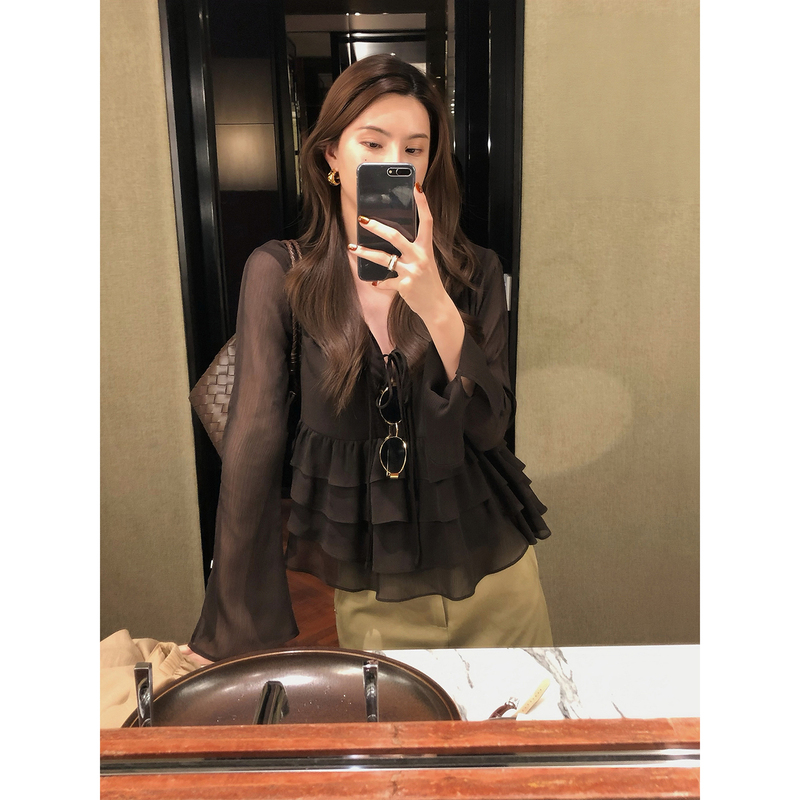 Slightly Sweet Sasa French V-Neck Ruffled Shirt for Women, 2026 Summer New Style, Layered Top with a Mature Style