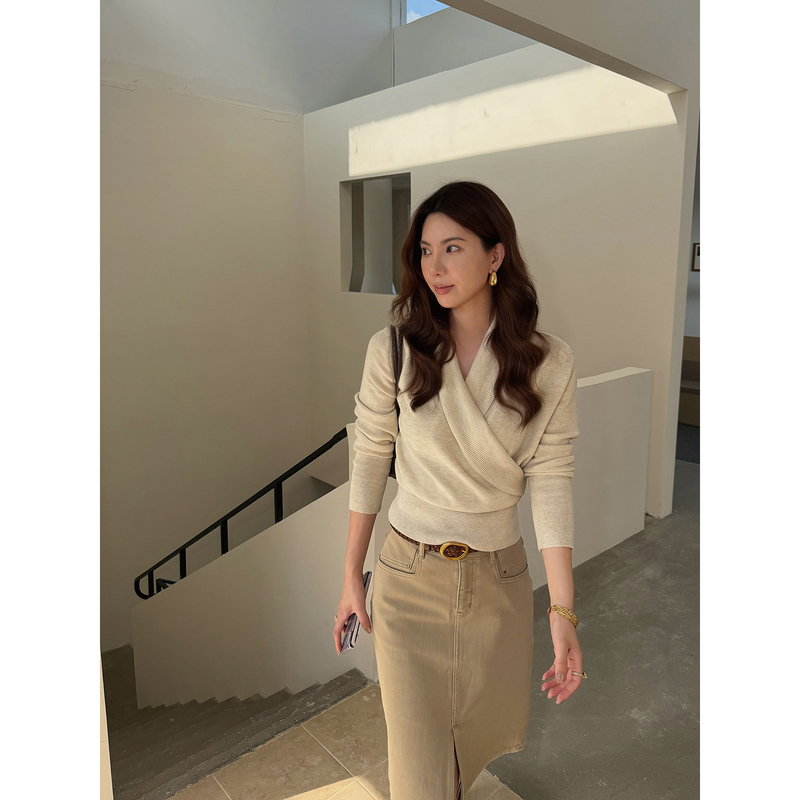 Saved Soir French V-Neck Cross Knit Sweater for Women 2026 Autumn Waist-Cinching Long-Sleeve Sweater Sd0312
