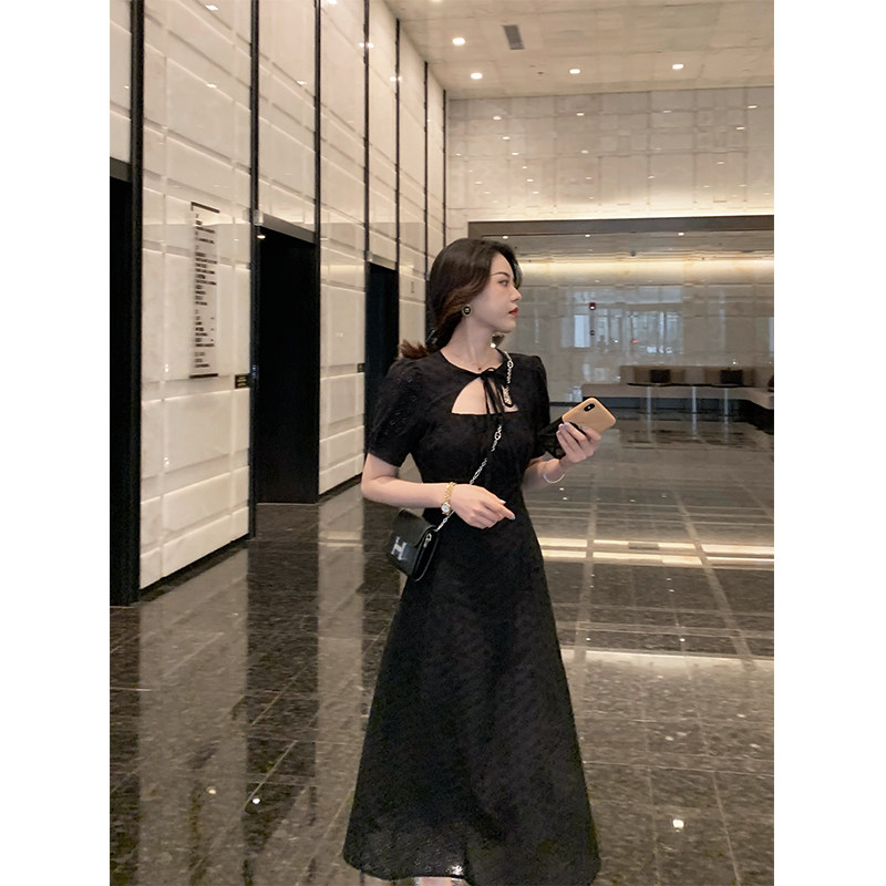 Big Eees Classic Black and White French Retro Design Sense of Niche Scheming Hollow Hook Flower Dress Two-color Long and Short