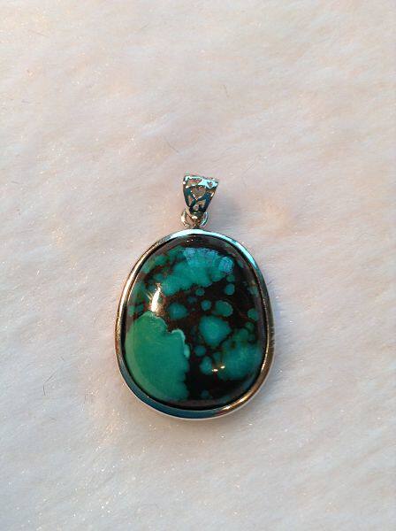 Украшения на шею 收藏款：天然无染色绿松石项链坠--925纯银镶嵌-方圆款