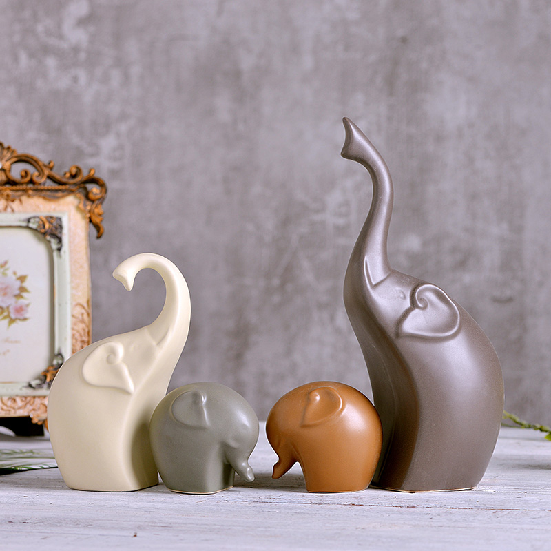 A family of three elephants home sitting room adornment ark, TV ark, porch ceramic furnishing articles wedding gift for the gift