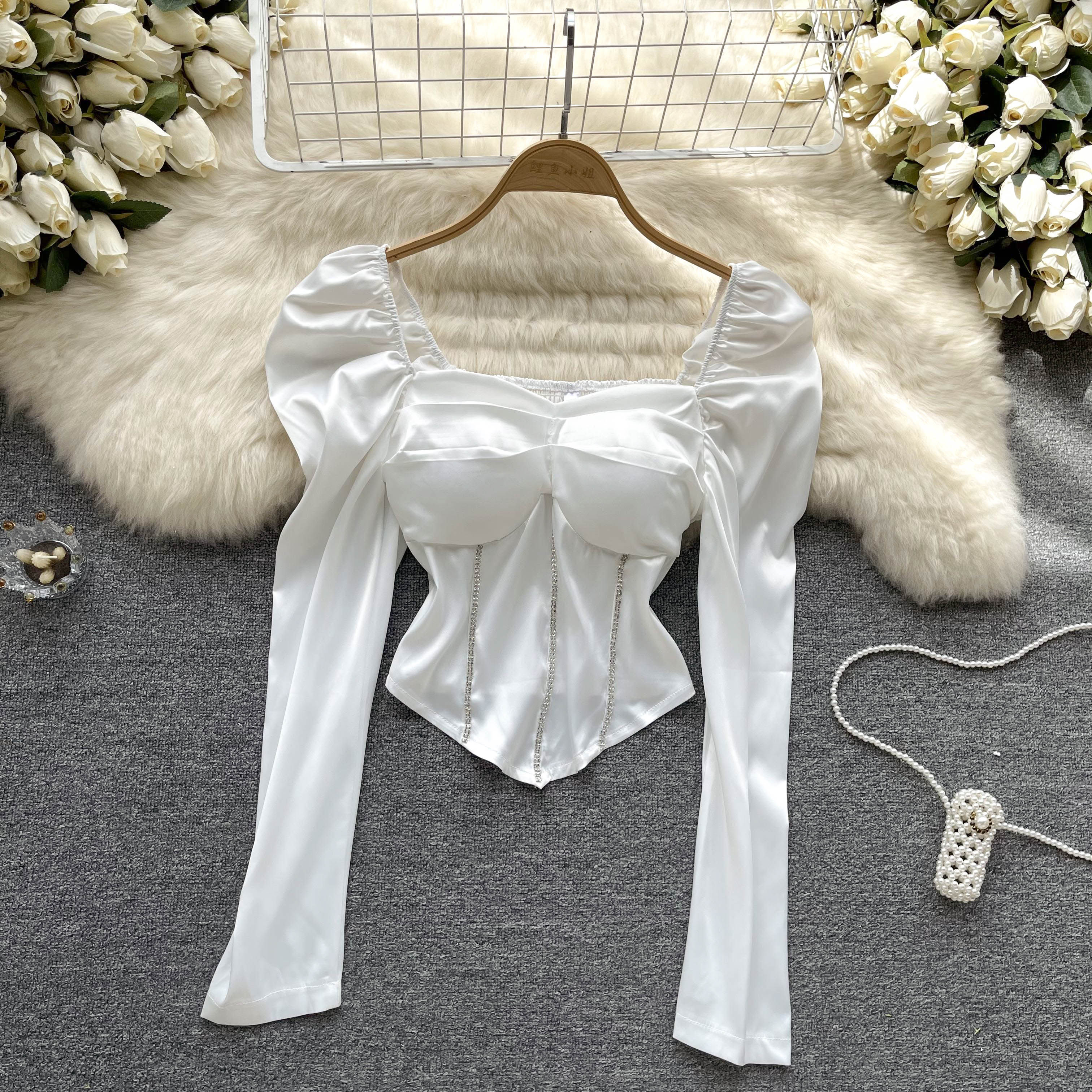 Дизайнерская осенняя рубашка, короткое термобелье, тренд сезона, рукава фонарики, квадратный вырез       