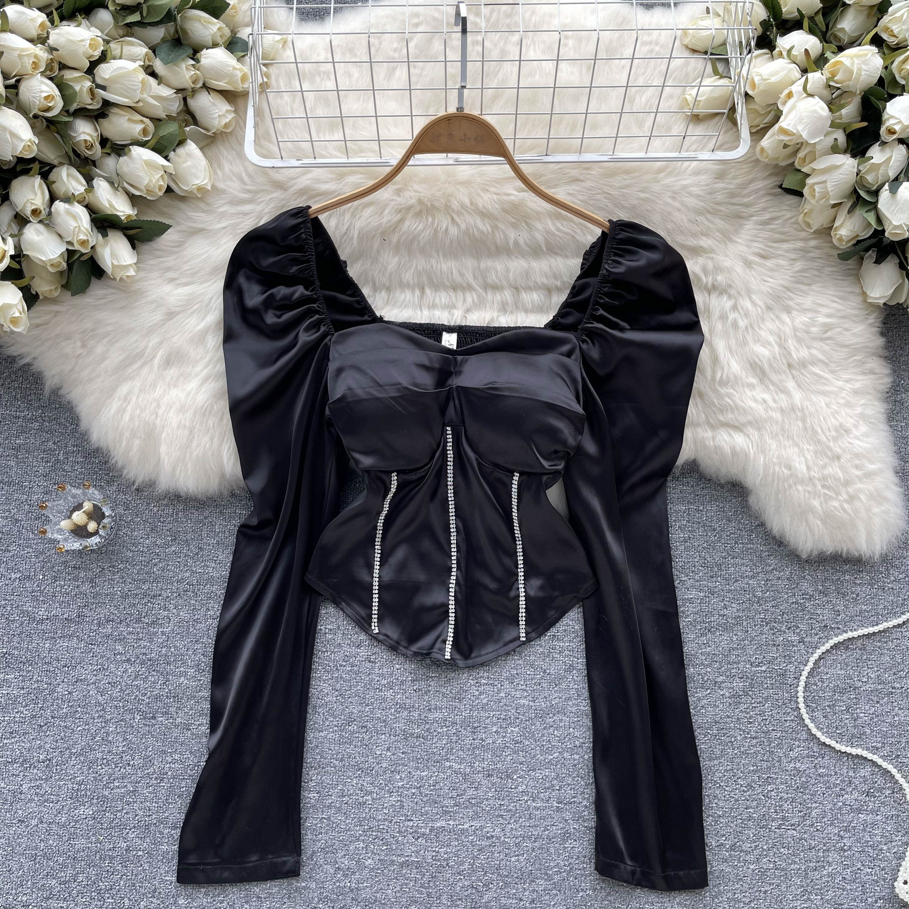 Дизайнерская осенняя рубашка, короткое термобелье, тренд сезона, рукава фонарики, квадратный вырез       