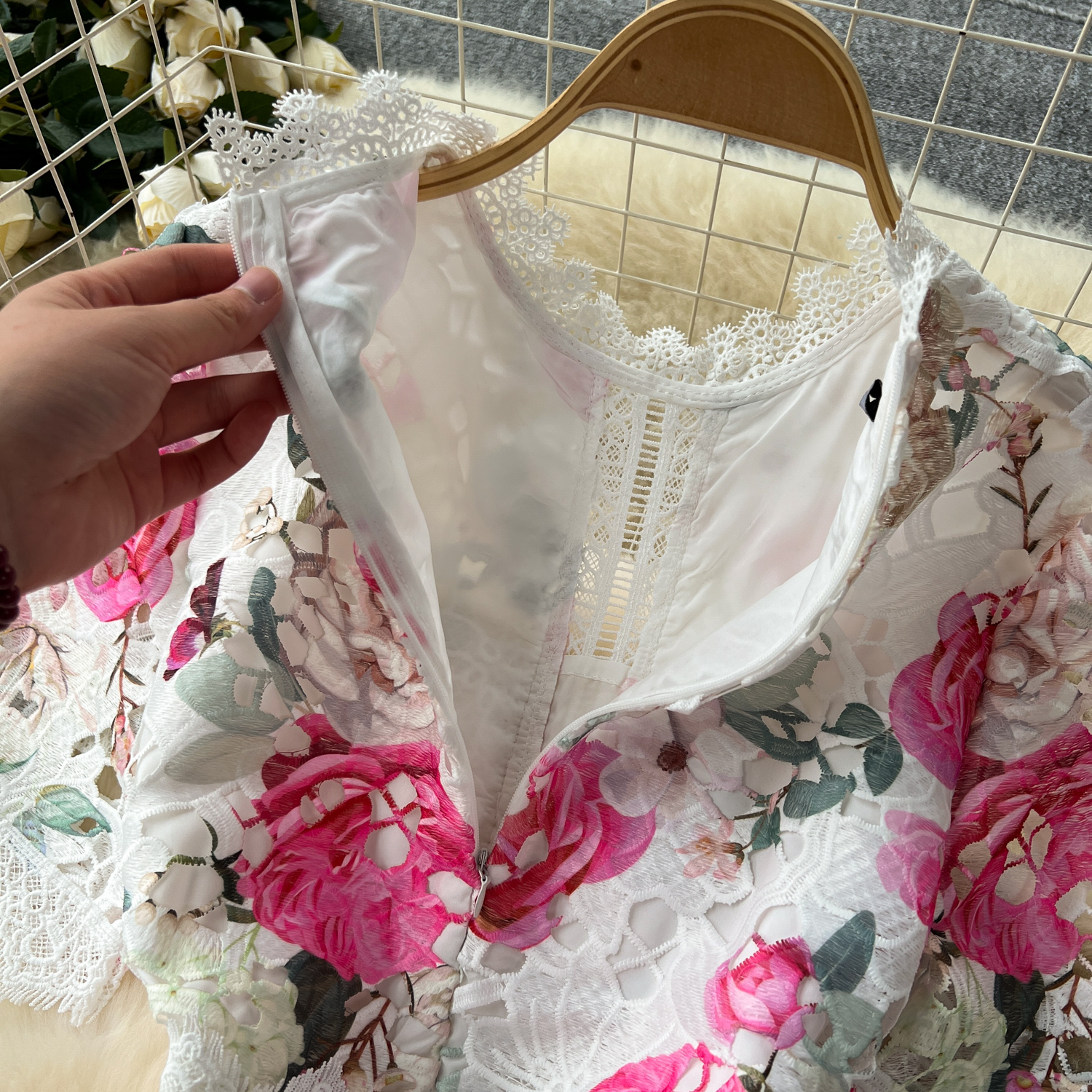 French retro elegant lace splicing printed waist-cinching elegant dress - Image 4