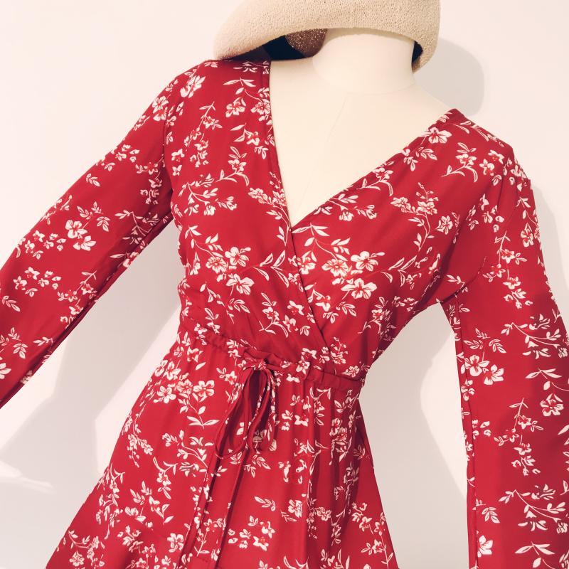 Ins siêu lửa Phong cách châu Âu và Mỹ mùa thu Đầm cổ chữ V tay áo eo cao với khí chất retro hoa A-line 	váy giấu eo	
