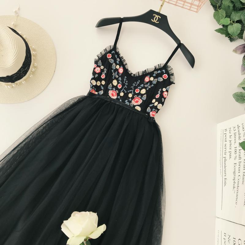 Váy lưới thêu hoa chữ V cổ cao gợi cảm hở lưng eo cao đã được xếp li pettiskirt kỳ nghỉ dài váy nữ đầm maxi đẹp