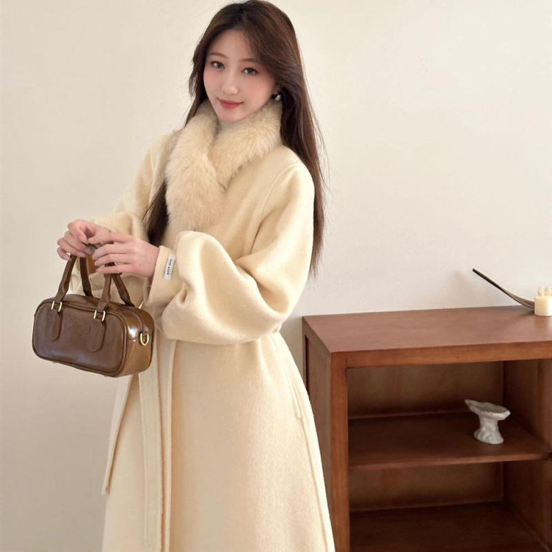 Double-Sided Wool Fox Fur Collar Mid-Length Woolen Coat for Women, Winter Elegant Style High-End Woolen Coat Double-Sided Wool Fox Fur Collar Mid-Length Woolen Coat for Women, Winter Elegant Style High-End Woolen Coat