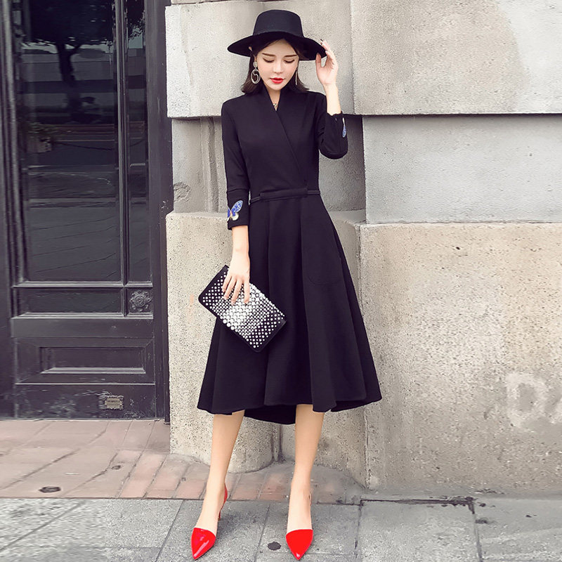 刺绣连衣裙名媛2017秋装新款女气质收腰显瘦系带中长款赫本小黑裙