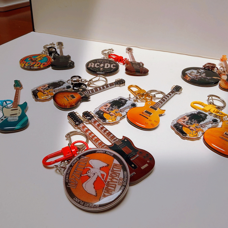 [Continuously Updated] Classic Rock Band Guitar-Style Keychain, Includes Band Badge Pendant