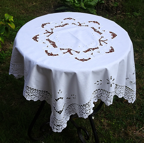 Foreign trade pure cotton hand crochet tray with embroidery European style retro TV cover towels bedside sofa towels square table cloth 85CM