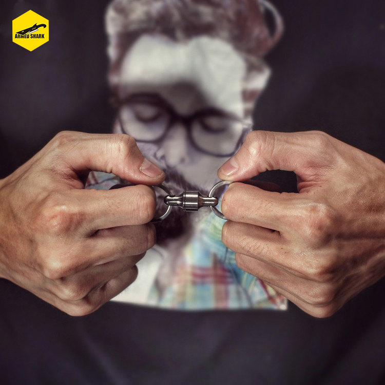 War shark Prometheus titanium alloy keychain magnetic EDC hanging buckle Quick hanging multi-purpose quick separation double buckle