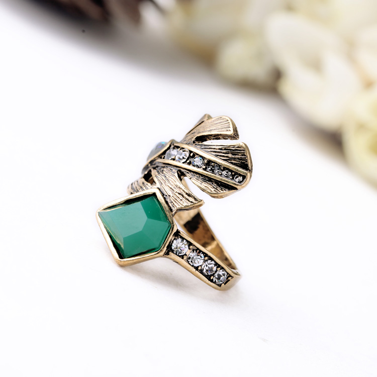 Nhà máy trang sức thời trang châu Âu và Mỹ bán hàng trực tiếp Retro cường điệu kim cương sang trọng kim cương lá nữ nhẫn nhẫn kim cương nam