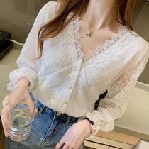 Lace base shirt female 2020 Autumn New Korean slim Joker hollow vneck long sleeve heart top