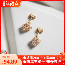 DD lucky petal Clover earring hollow cube design sense earring niche Pearl mosquito coil ear clip female