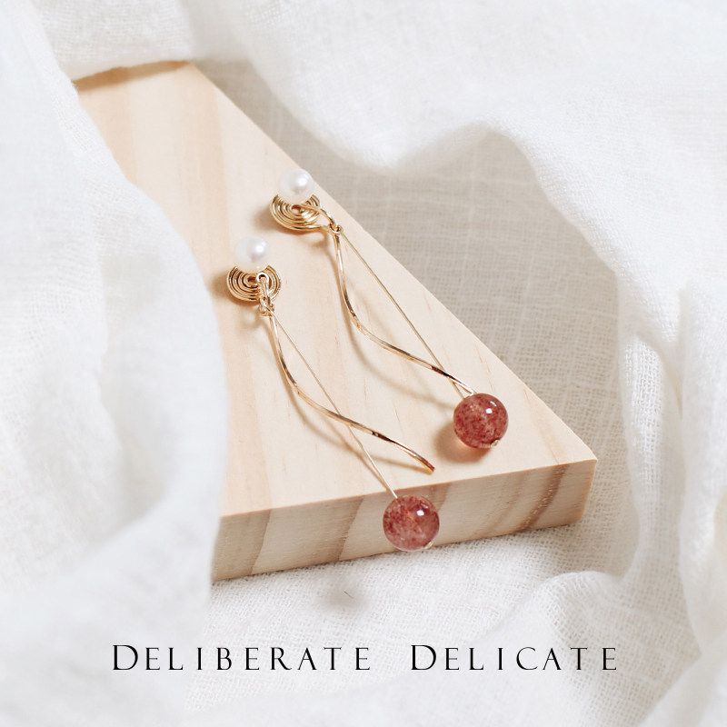 Natural pearl mosquito coil ear clip strawberry crystal thin earrings female simple temperament high-end long version cute earrings
