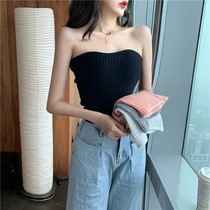 The bottom of the chest is wrapped in the chest and the chest is worn in the summer.