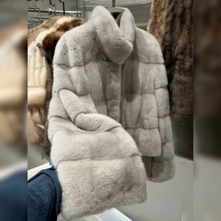 High-End Light Luxury Stand-Up Collar Layered Fur Coat for Women, New Autumn and Winter Style, Stylish and High-Class, Loose and Warm Coat