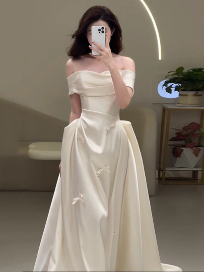 法式缎面一字肩轻婚纱新娘2025新款高级感迎宾出门纱简约订婚礼服