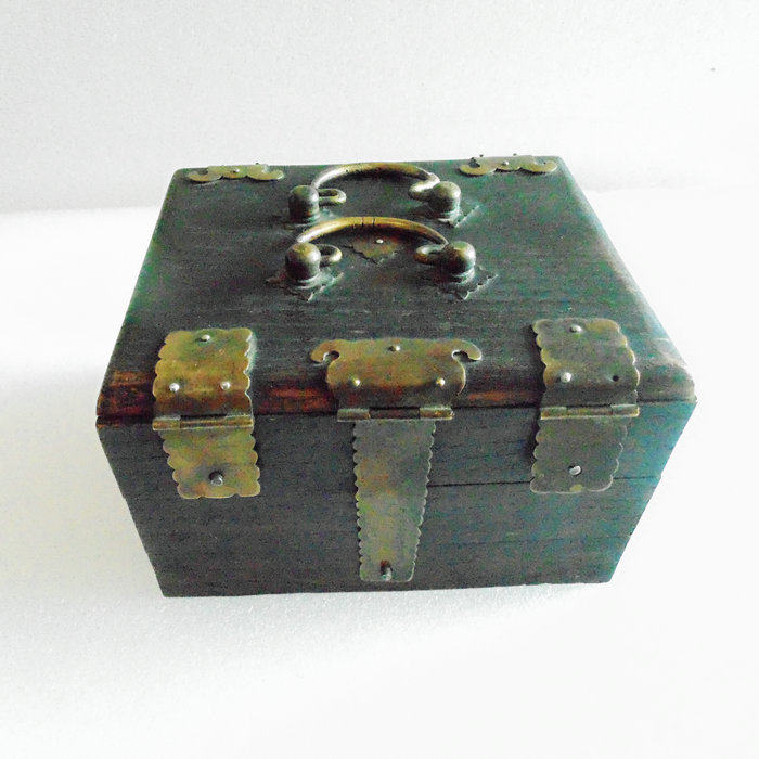 Folklore Old Objects Movie and TV props Republic of China Period Multilayer folding and laminated copper decoration wooded first decorated box