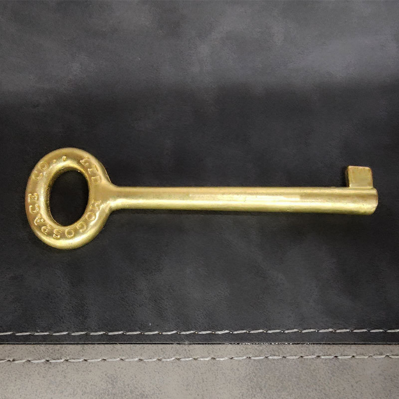 Brass Vintage Key Nostalgic Car Decoration Unisex Side-Hanging Pendant Classic Antique Key Antique Ornament