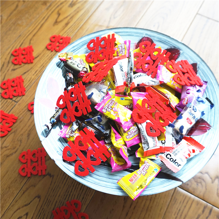 Marriage room layout Sprinkle Xiaoxi characters on the bed Dried melon and fruit plate Xiaoxizi petals The price of a piece
