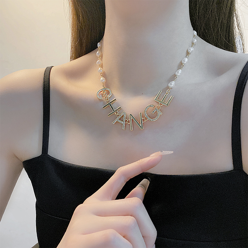 Lengluo loly fragrant grandma's home custom logo retro pearl brass gold-plated collarbone chain