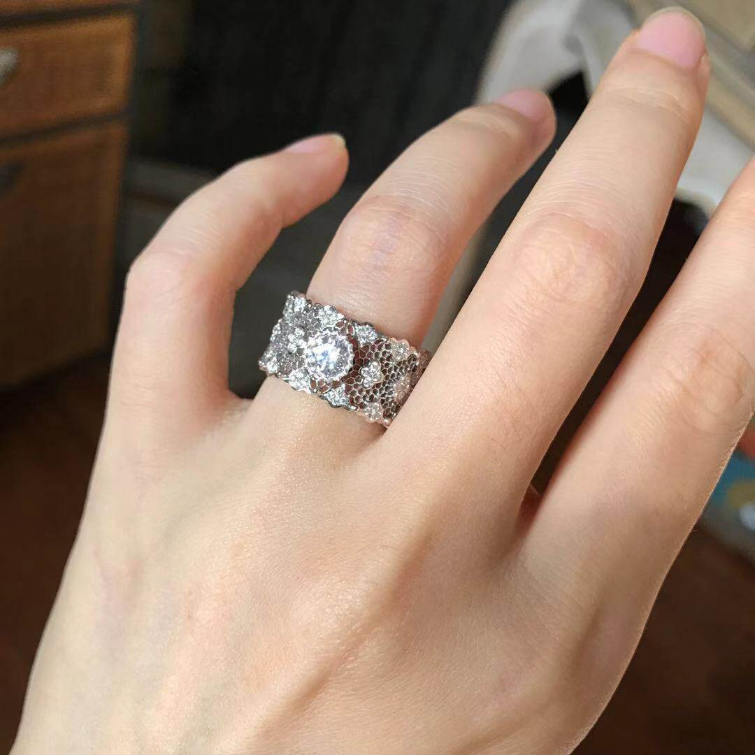 (Weichtine Jewelry) Heavy work with Italian craft hollowed-out carved diamond 18K Platinum lace ring