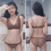 Side-by-side điều chỉnh vú phụ nữ áo ngực bộ sexy ren đồ lót mà không cần vòng thép ngực nhỏ tụ tập trên đỉnh của chiếc áo ngực bị chảy xệ. 