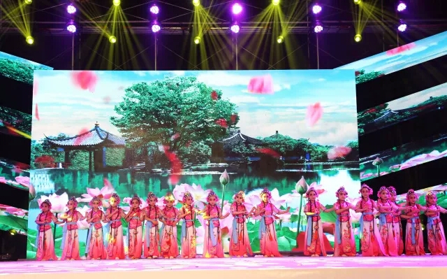 Xiaohuadan Opera Qiaohua Dan trang phục Qinger nở hoa quần áo trẻ em Bắc Kinh Opera Xiaohongniang trang phục trẻ em đồ bé gái