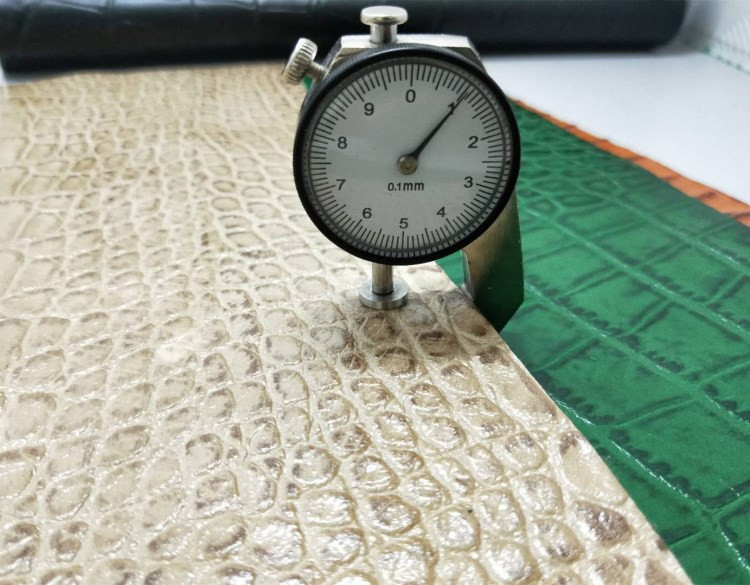 Da cá sấu sàn da chất liệu da vỏ nguyên serpentine nổi da vải túi diy - Vải vải tự làm vải cotton thô