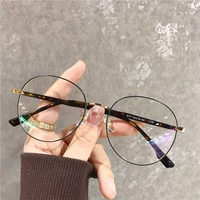 Маленькая красная книга раунд знаменитой Mestern Myopia Glasses Женщины -женщины с цифровой цифровой сеть