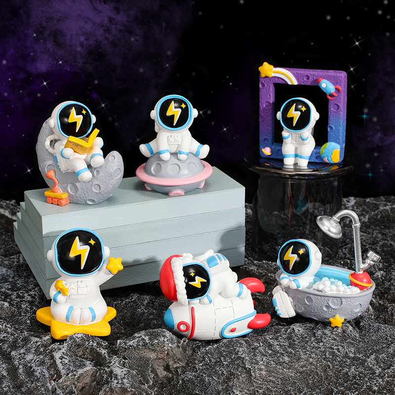 Astronauts Blind Box doll 2021 Red New hands handheld children's astronaut gift