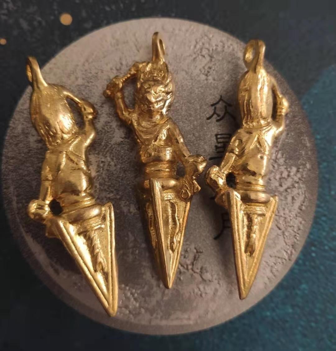 Tiantian Zhongtian custom legal instrument Minotaur big Wade King Kong pendant Hades King Kong Pout brass gain origin of true color