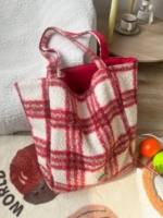 Круглый твидовый двусторонний вертикальный фасон - красная клетка