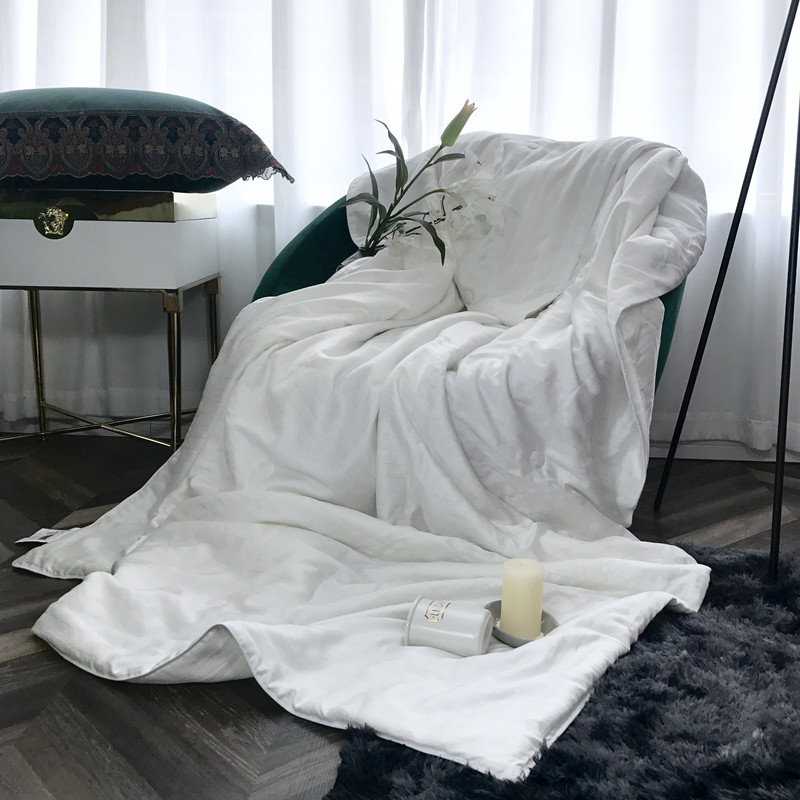 High-end silver thread tencel summer quilt European-style lace air-conditioning quilt sleeping naked icy ice silk summer thin quilt machine washable