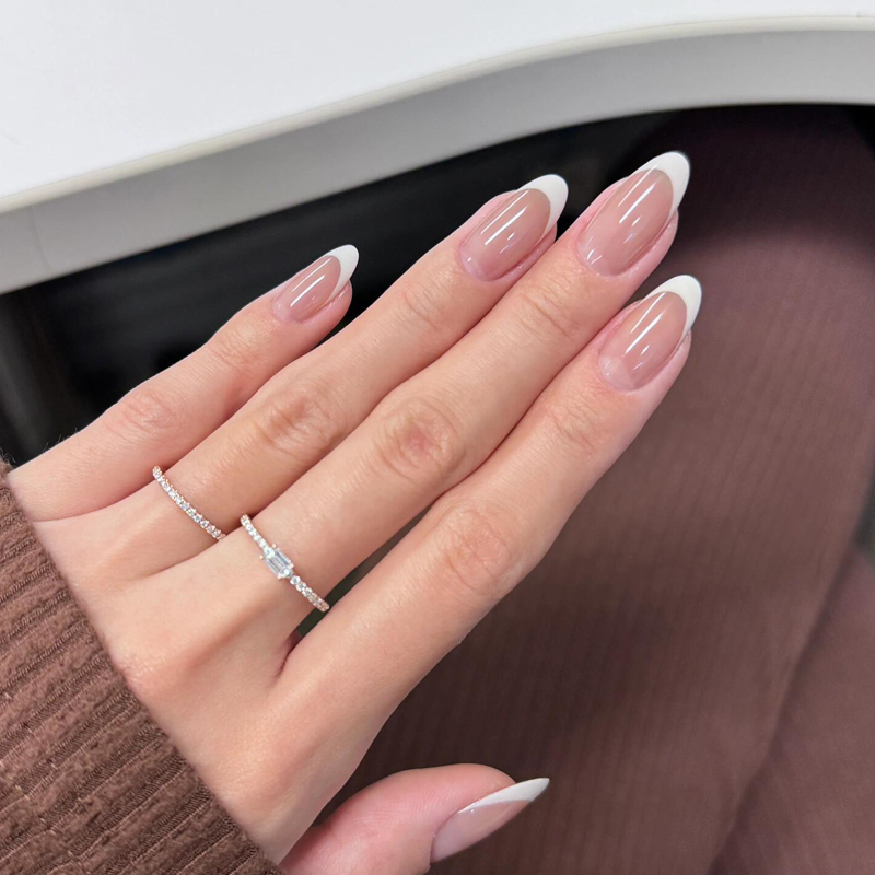 Purely Handmade White French Manicure, Short Press-On Nails for Wedding Photos, 2026 New Style, High-End Almond Nails That Enhance Complexion
