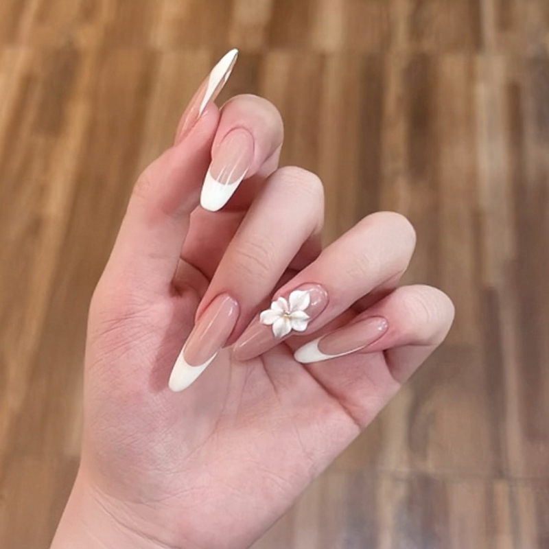 Handmade White French-Style Press-On Nails, Medium-Length Almond Nails, 2026 New Model, High-End Feel, Suitable for Wedding Photos, Makes Skin Look Fairer in Summer
