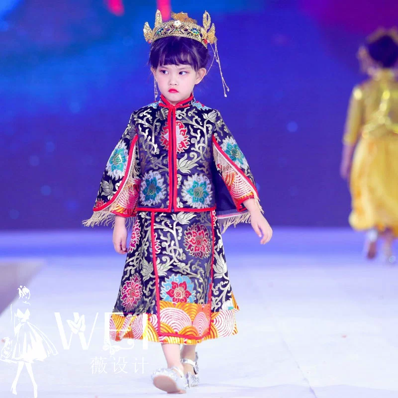 Wei thiết kế thời trang tuần hội nghị đầm T sân khấu catwalk đầm đen phong cách Trung Quốc show wo dress girl thuê - Váy trẻ em