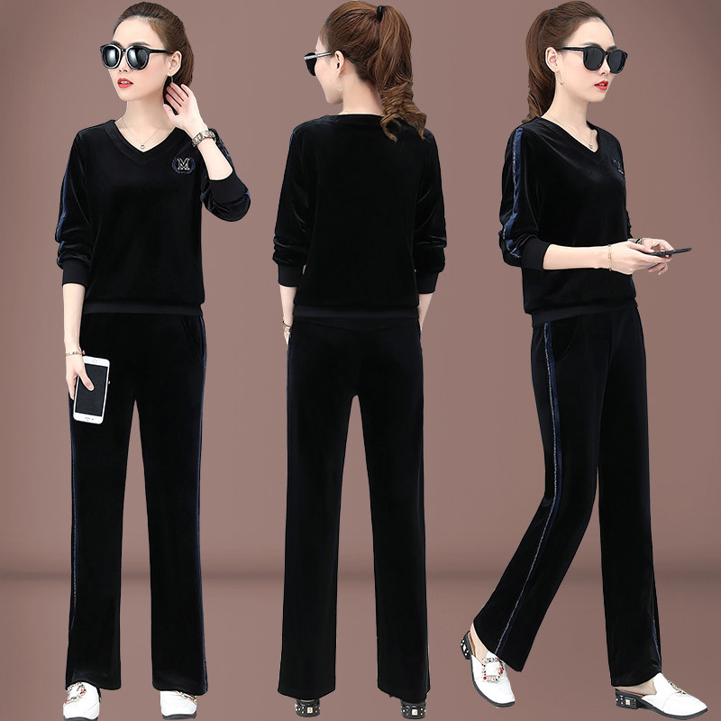 Middle-aged sportswear suit women's early spring 2021 new foreign school middle-aged mother spring and autumn gold velvet two-piece set
